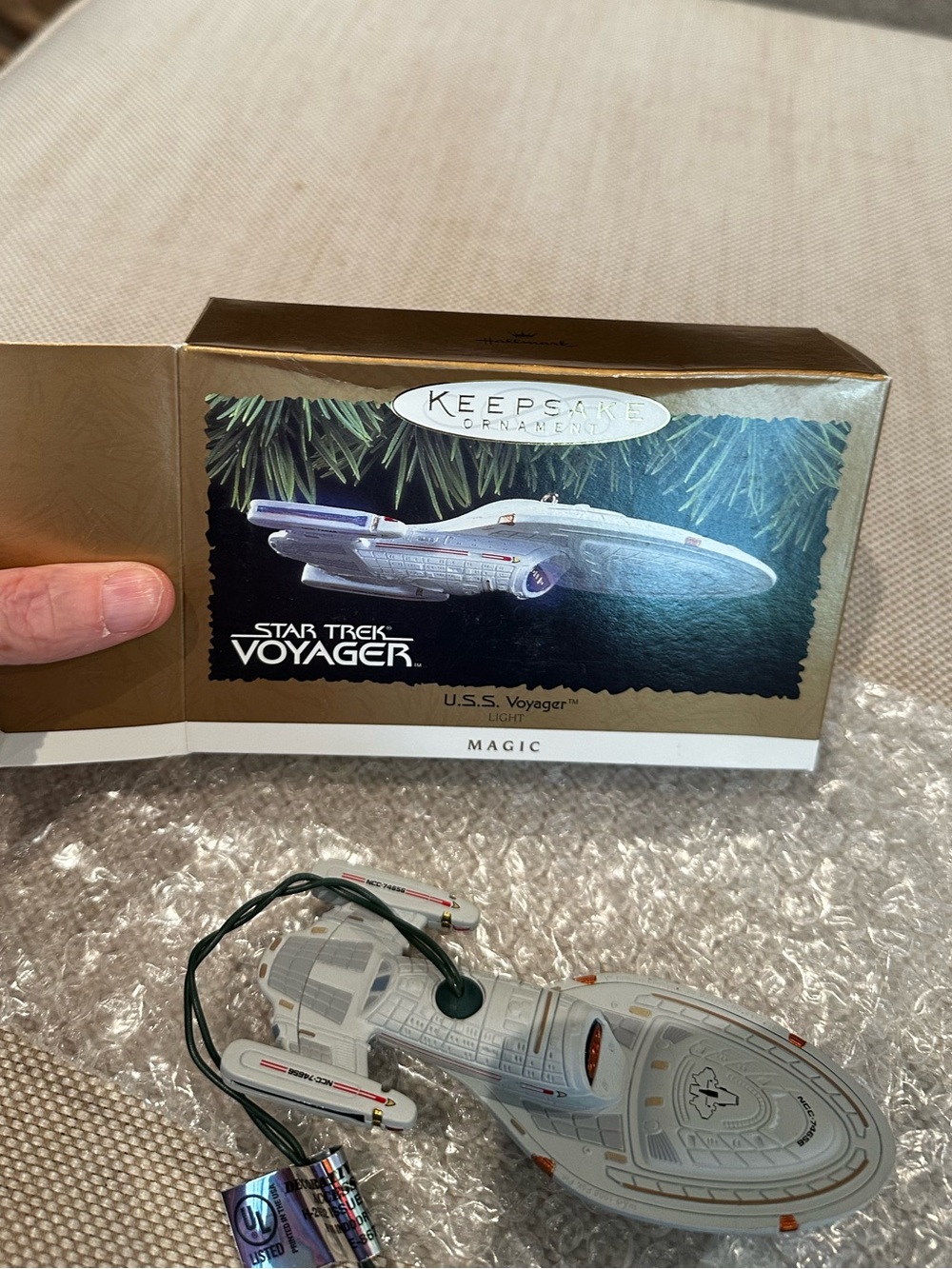 STAR TREK U.S.S. Voyager Vintage Hallmark Keepsake Ornament Lights NEW!
